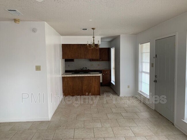 Building Photo - 1110 Barrington Dr