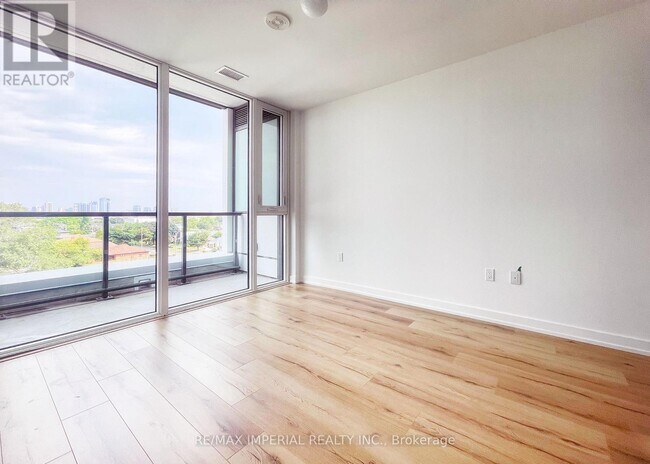 Building Photo - 1195 The Queensway