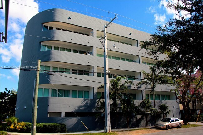 Foto del edificio - 2694 Inagua Ave