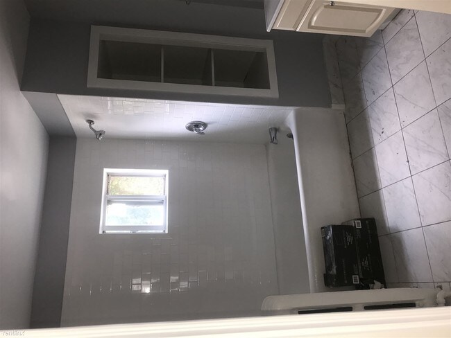 Foto del edificio - 3 br, 2 bath House - 14 Cold Spring Rd