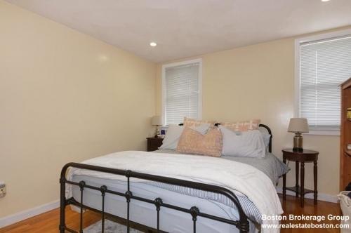 Building Photo - 5 bedroom in South Boston MA