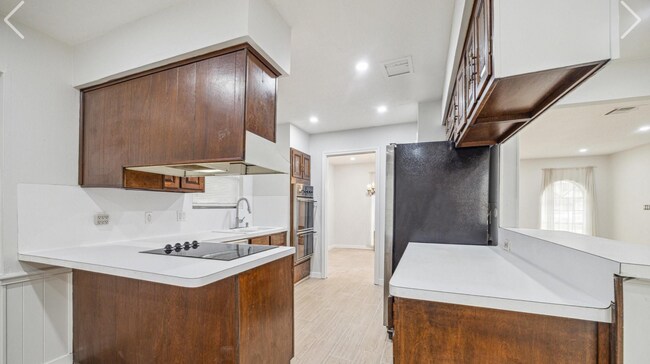 Building Photo - 7523 Antoine Dr