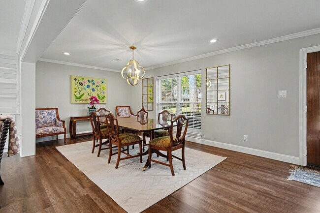 Foto del edificio - 726 Thistlewood Dr