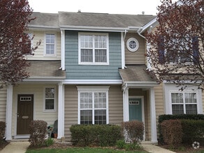 Building Photo - 317 Hamlet Park Dr