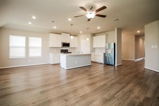 Building Photo - 3830 Dry Creek Dr