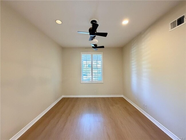 Foto del edificio - 17450 Drake St