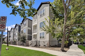 Building Photo - 1302 W 24th St