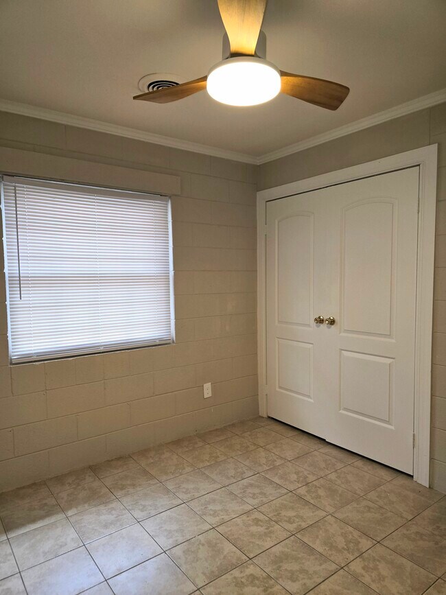 Foto del edificio - 830 E Lenoir St