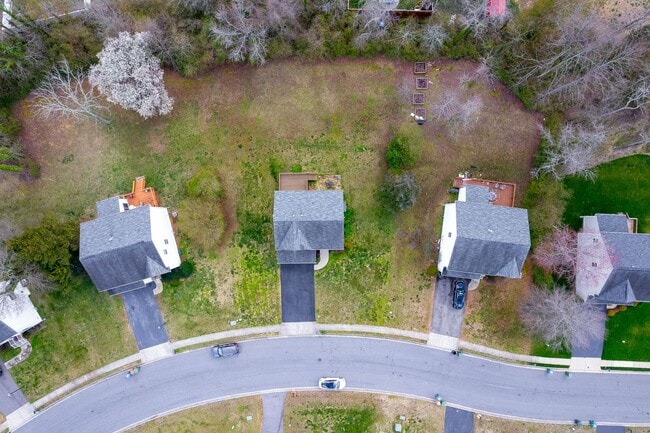 Building Photo - Welcome Home to 5125 Glenbeigh Rd
