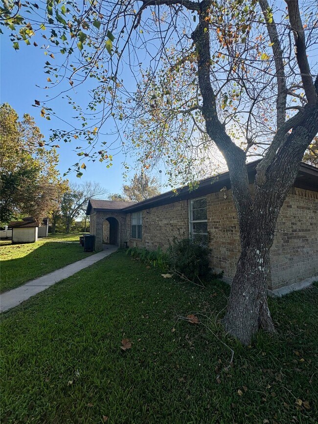 Foto del edificio - 7014 Troy St