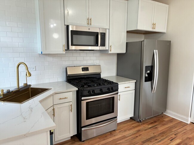 Building Photo - 6142 S Rhodes Ave