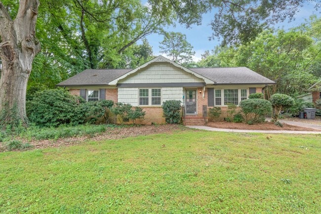 Beautiful streets of Montclaire!! - Beautiful streets of Montclaire!! House