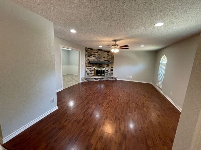 Building Photo - 4125 Shagbark St