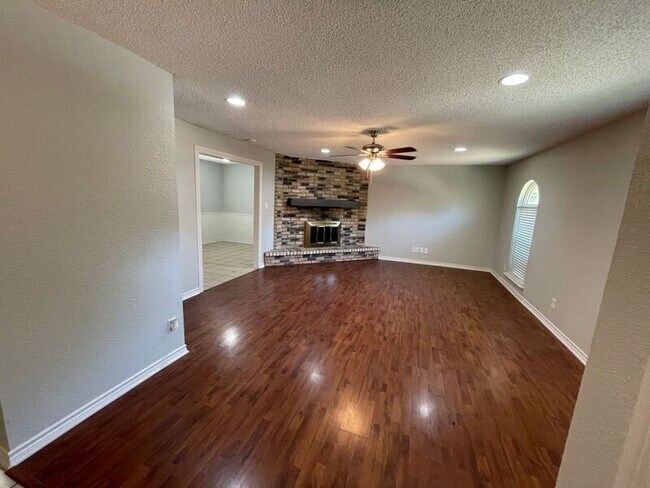 Foto del edificio - 4125 Shagbark St