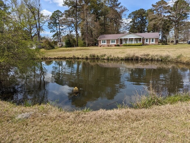 Building Photo - 216 Brookwood Drive