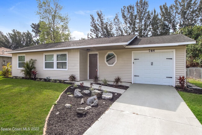 Building Photo - 764 Gelaso St SW