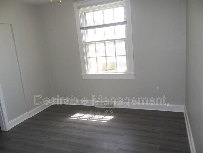 Building Photo - 739 33rd St
