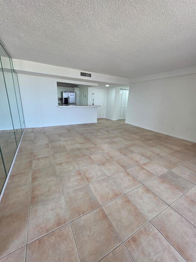 Foto del edificio - 13499 Biscayne Blvd