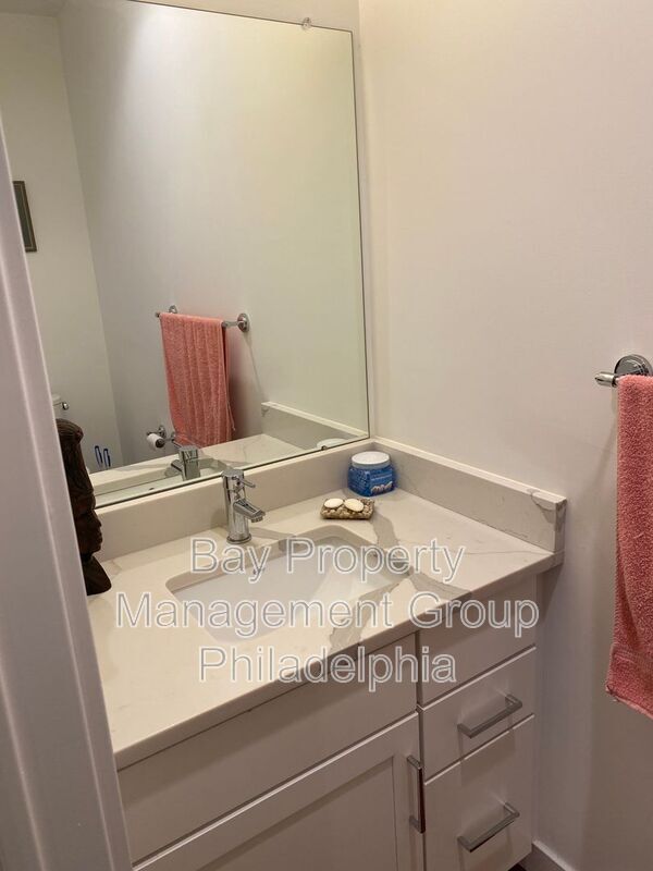 Building Photo - 1431 S Leithgow Ter
