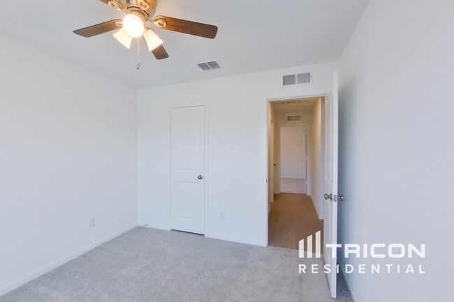 Building Photo - 807 Ginkgo Wy