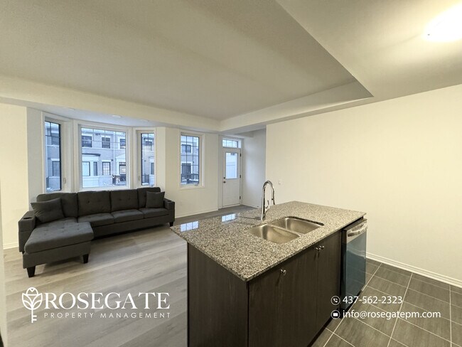 Photo du bâtiment - Spacious 3-Bedroom, 2.5-Bathroom Townhome with Parking & Juliet Balcony in Brampton