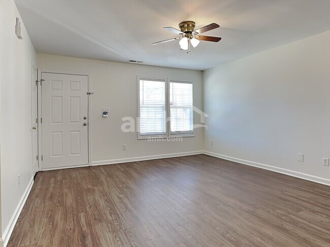 Building Photo - 3700 Cashew Dr