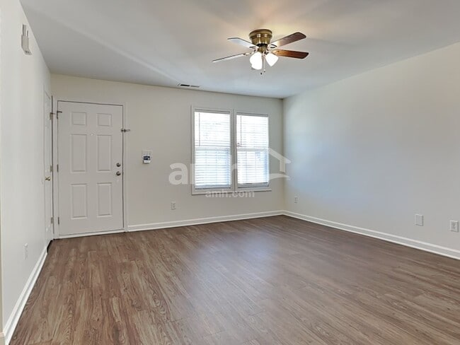 Foto del edificio - 3700 Cashew Dr