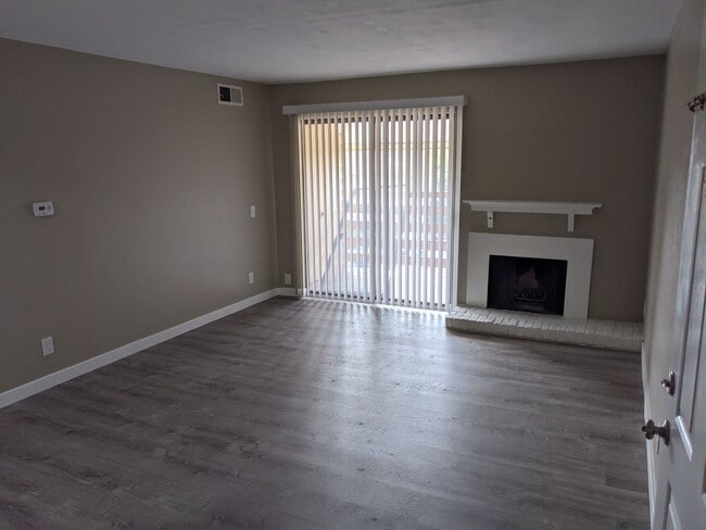 Building Photo - Mountain View 2 Bed 2 Bath 2 Balconies Top Floor Condo-Tons of Amenities