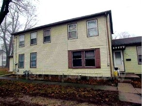 Building Photo - 104 E Fulton St