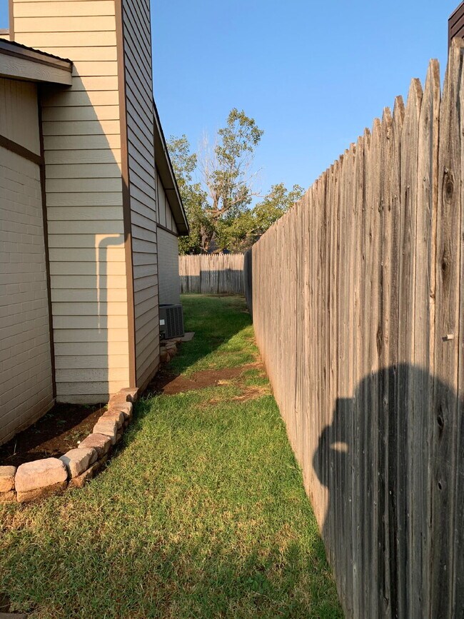 Foto del edificio - Cute duplex in NW Lubbock