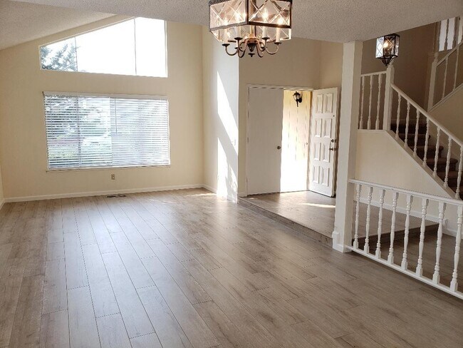 Foto del edificio - 4 Bed 3 Bath Sinlge Family Home In Concord...