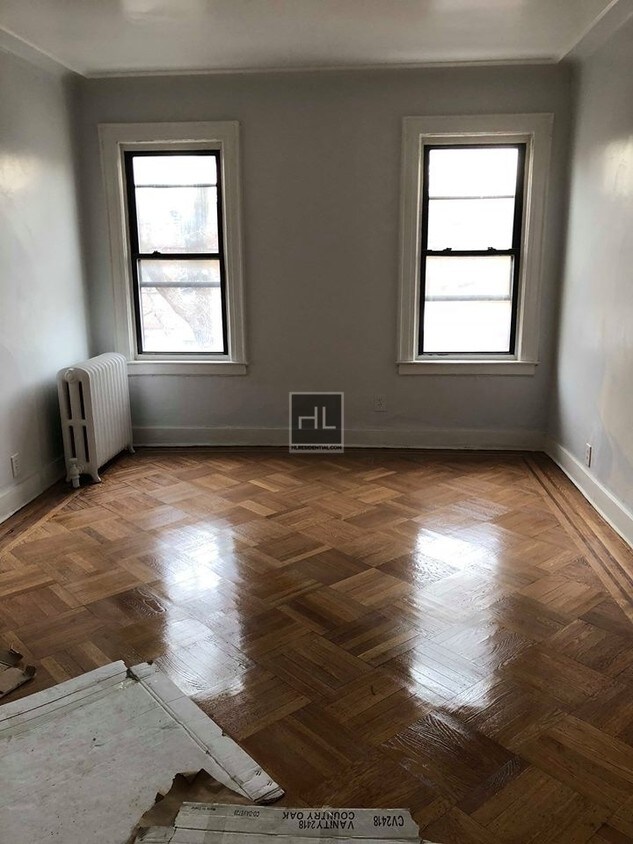 Primary Photo - 4202 Ditmars Blvd
