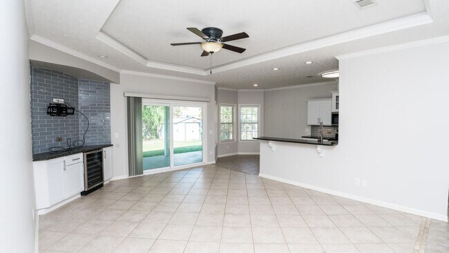 Building Photo - Beautiful 3 bedroom, 2 bath, split bedroom...