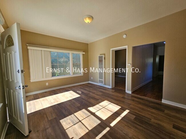 Foto del edificio - Charming California Detached Home!