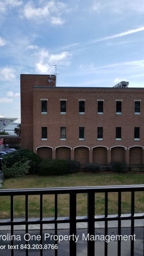 Building Photo - 175 Concord St