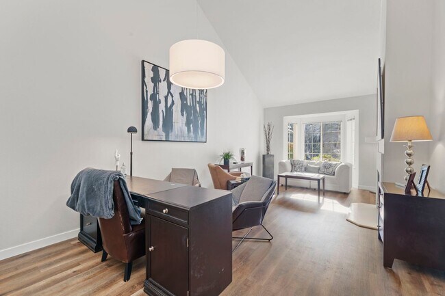 Foto del edificio - Water’s Edge Townhomes – Luxury Townhomes for Rent in Tacoma