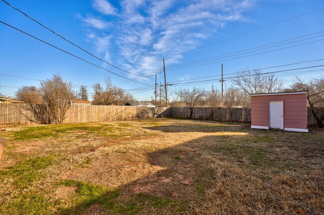Foto del edificio - 3 Bed 1.5 Bath in Del City! Half off on th...