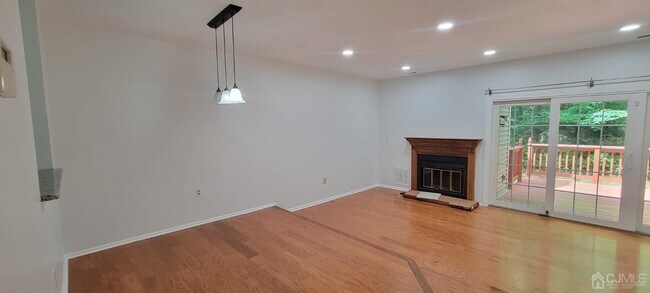 Building Photo - 1408 Locust Ct