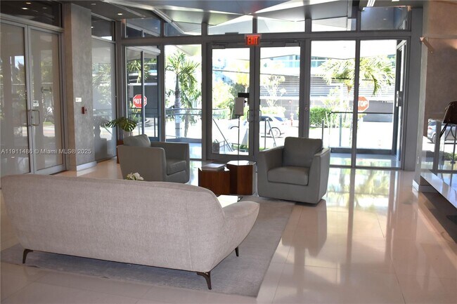 Building Photo - 9940 W Bay Harbor Dr