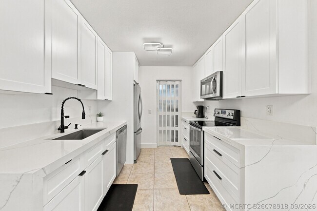 Foto del edificio - 4999 SW 6th St