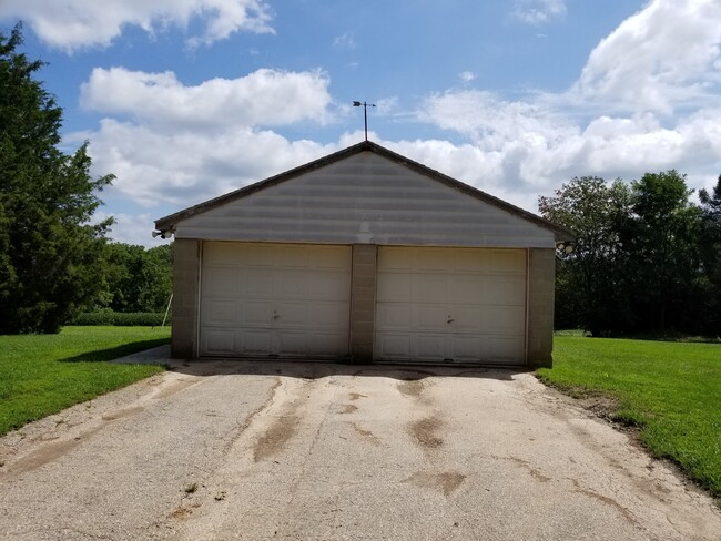 780 Chestnut Hill Rd - 2 Car Garage - 780 Chestnut Hill Rd