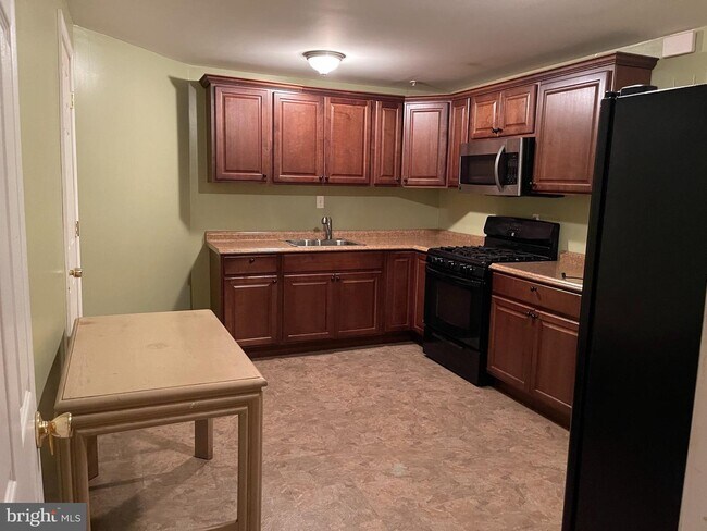 Building Photo - 13700 Pine Needle Ct