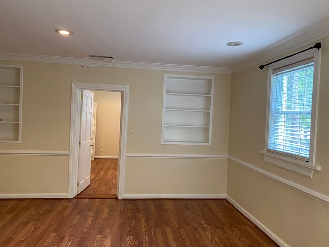 Building Photo - Forest Acres