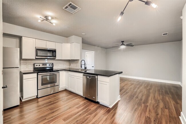 Foto del edificio - 5909 Lago Vista Way