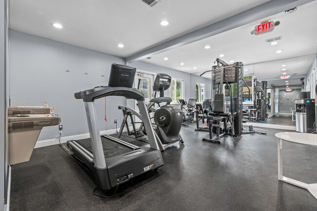 Sala de fitness - Waters Edge Apartments