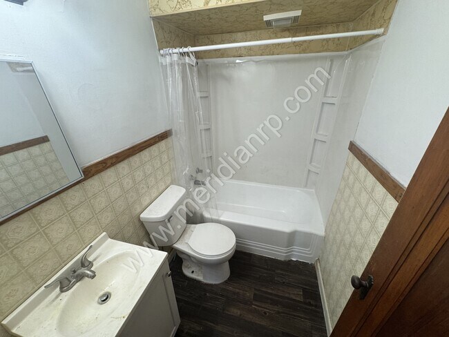 Foto del edificio - 2021 Redwood Ave