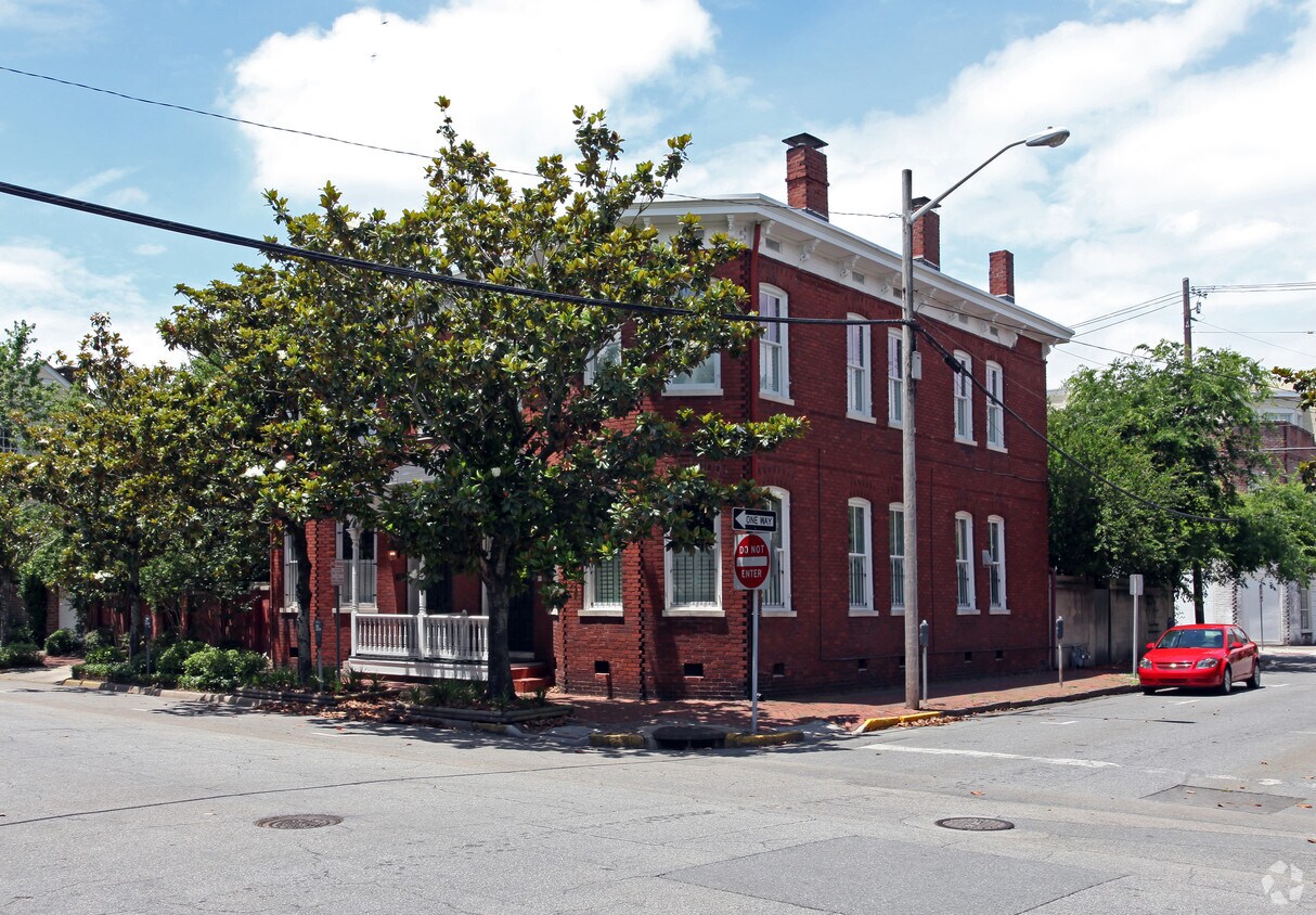 337 Tattnall St, Savannah, GA 31401 Apartments in Savannah, GA