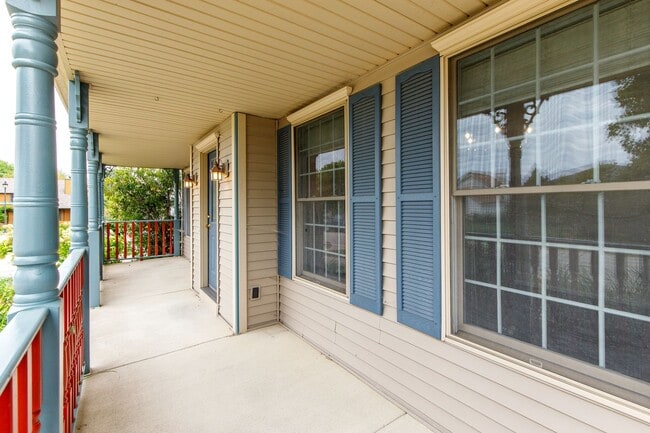 Building Photo - 2620 Camden Dr