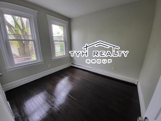Building Photo - 204 Hillside Ave