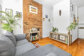 Building Photo - 543 1/2 East 6th Street